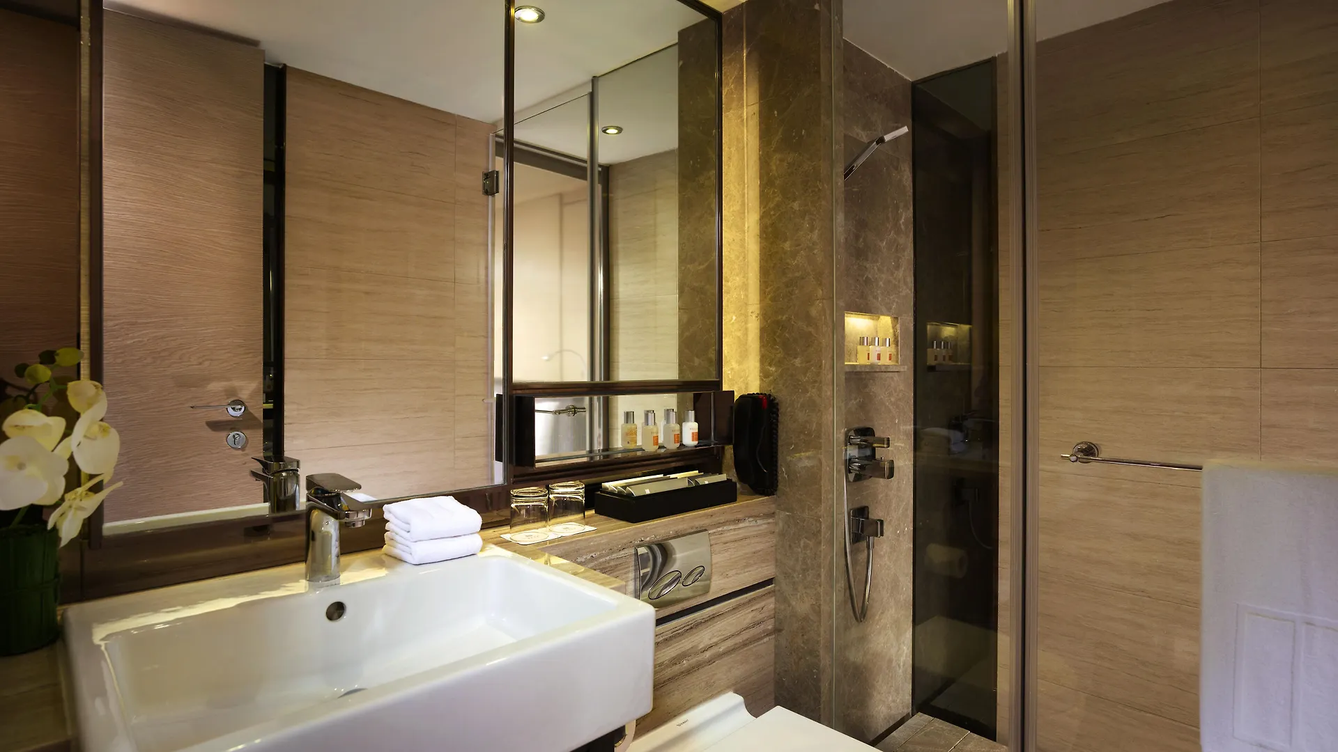 Nathan Hotel Hong Kong 4*,