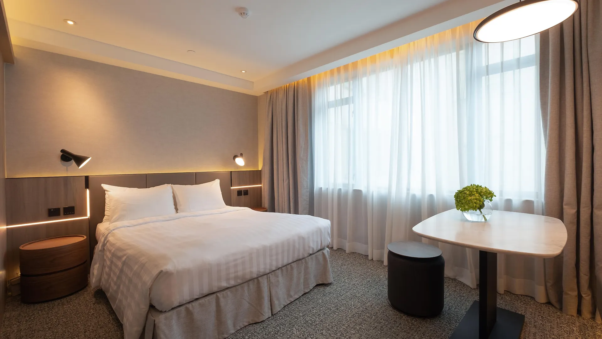 Nathan Hotel contacts